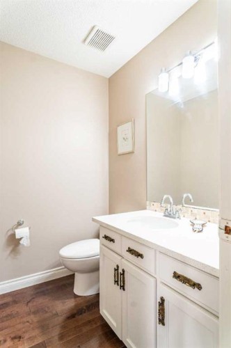 307 Woodhaven Bay Sw, Calgary, AB - Indoor Photo Showing Bathroom