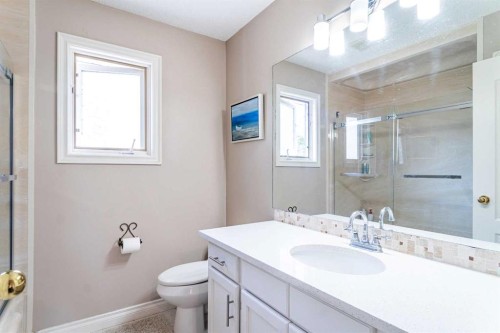 307 Woodhaven Bay Sw, Calgary, AB - Indoor Photo Showing Bathroom