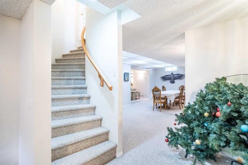 307 Woodhaven Bay Sw, Calgary, AB - Indoor Photo Showing Other Room