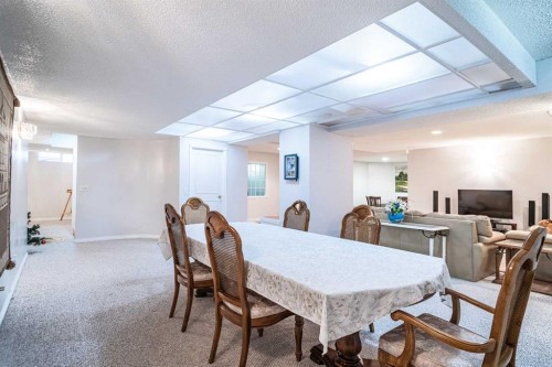 307 Woodhaven Bay Sw, Calgary, AB - Indoor Photo Showing Dining Room