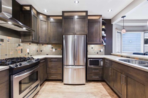 224 10A Street Nw, Calgary, AB - Indoor Photo Showing Kitchen With Stainless Steel Kitchen With Double Sink With Upgraded Kitchen