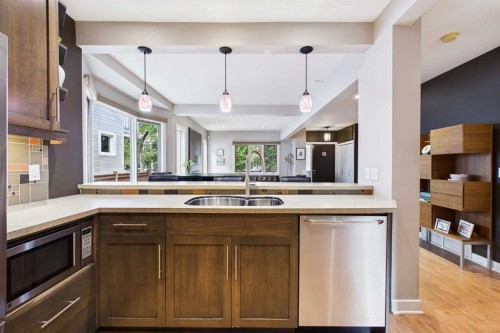 224 10A Street Nw, Calgary, AB - Indoor Photo Showing Kitchen With Double Sink