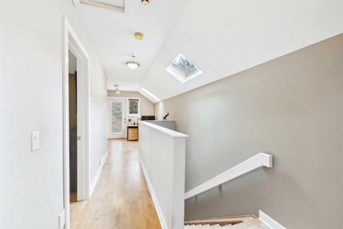224 10A Street Nw, Calgary, AB - Indoor Photo Showing Other Room
