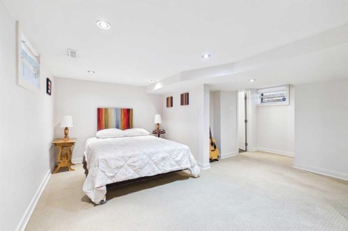 224 10A Street Nw, Calgary, AB - Indoor Photo Showing Bedroom