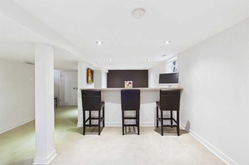 224 10A Street Nw, Calgary, AB - Indoor Photo Showing Other Room