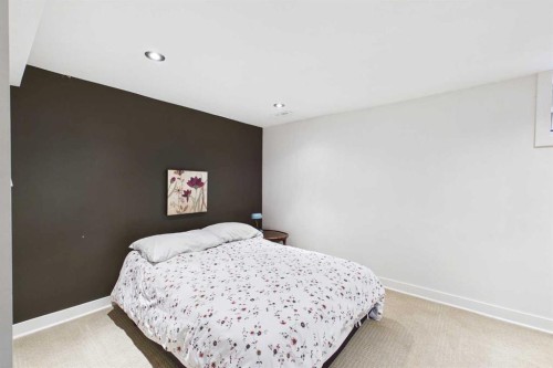 224 10A Street Nw, Calgary, AB - Indoor Photo Showing Bedroom