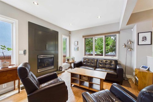 224 10A Street Nw, Calgary, AB - Indoor Photo Showing Living Room With Fireplace