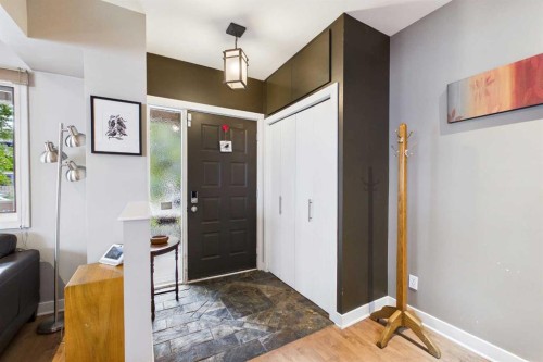 224 10A Street Nw, Calgary, AB - Indoor Photo Showing Other Room