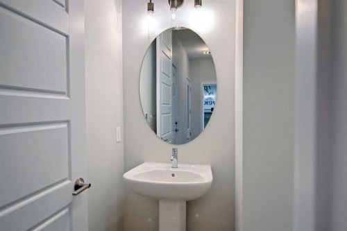 12 Topaz Place, Cochrane, AB - Indoor Photo Showing Bathroom
