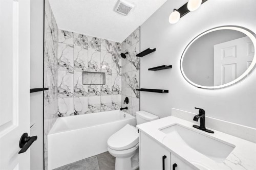 315 Appleglen Place Se, Calgary, AB - Indoor Photo Showing Bathroom