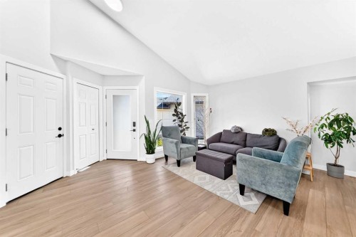 315 Appleglen Place Se, Calgary, AB - Indoor Photo Showing Living Room