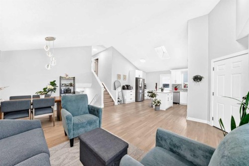 315 Appleglen Place Se, Calgary, AB - Indoor Photo Showing Living Room