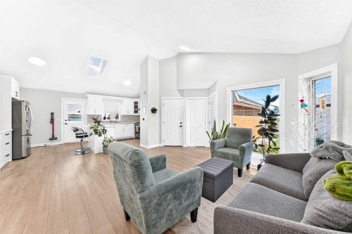 315 Appleglen Place Se, Calgary, AB - Indoor Photo Showing Living Room