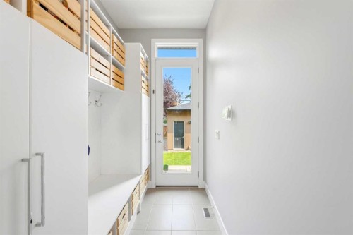 2014 6 Street Ne, Calgary, AB - Indoor Photo Showing Other Room