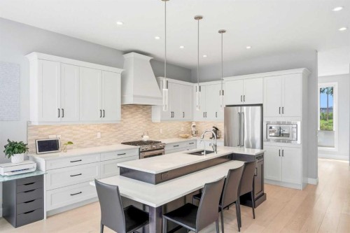 2014 6 Street Ne, Calgary, AB - Indoor Photo Showing Kitchen With Upgraded Kitchen