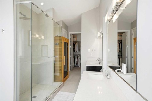 2014 6 Street Ne, Calgary, AB - Indoor Photo Showing Bathroom