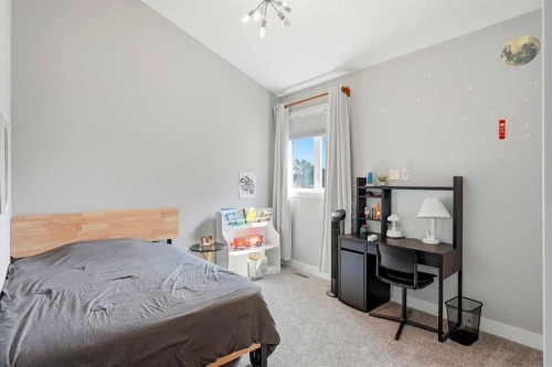 2014 6 Street Ne, Calgary, AB - Indoor Photo Showing Bedroom