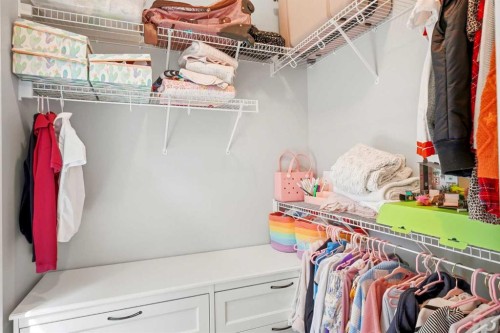 2014 6 Street Ne, Calgary, AB - Indoor With Storage