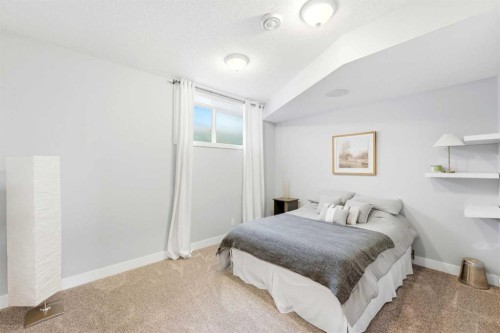 2014 6 Street Ne, Calgary, AB - Indoor Photo Showing Bedroom