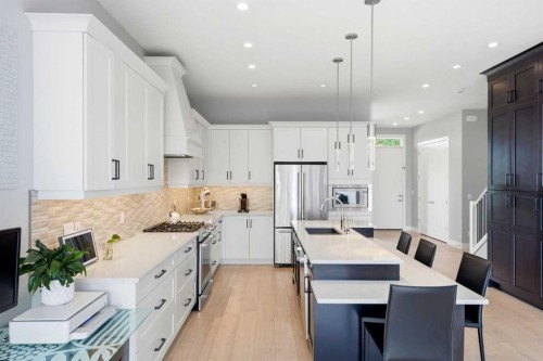2014 6 Street Ne, Calgary, AB - Indoor Photo Showing Kitchen With Upgraded Kitchen