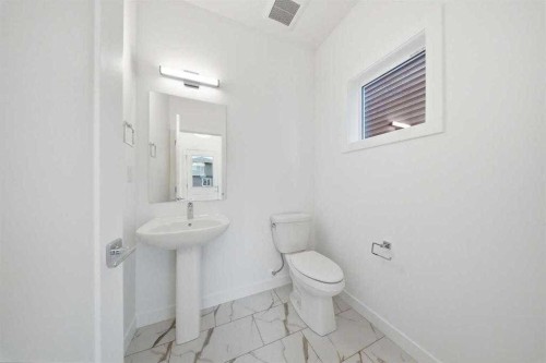 272 Huxbury View Ne, Calgary, AB - Indoor Photo Showing Bathroom