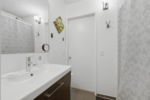 240 Shawinigan Drive Sw, Calgary, AB 