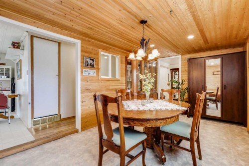 240 Big Hill Circle Se, Airdrie, AB - Indoor Photo Showing Dining Room