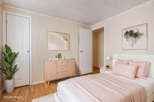 240 Big Hill Circle Se, Airdrie, AB - Indoor Photo Showing Bedroom