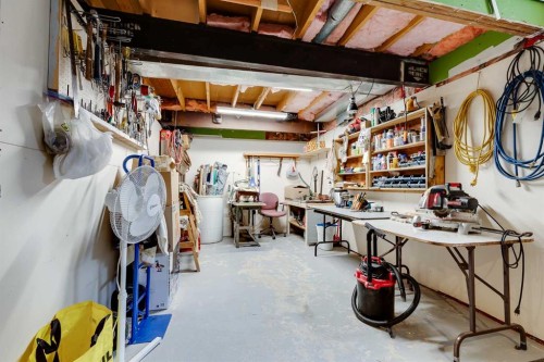 240 Big Hill Circle Se, Airdrie, AB - Indoor
