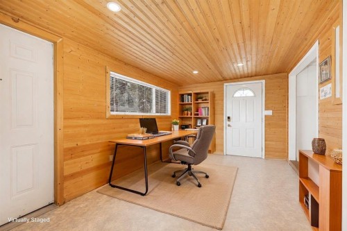 240 Big Hill Circle Se, Airdrie, AB - Indoor Photo Showing Office