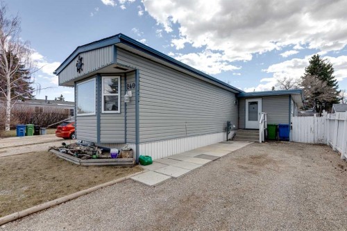 240 Big Hill Circle Se, Airdrie, AB - Outdoor