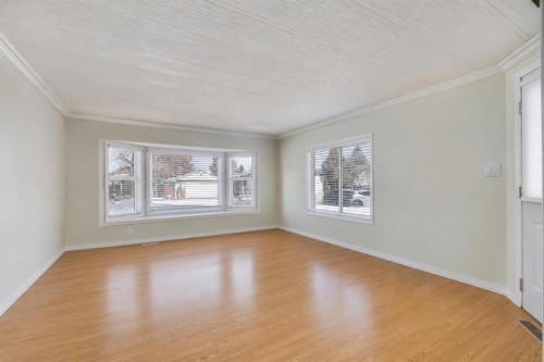 240 Big Hill Circle Se, Airdrie, AB - Indoor Photo Showing Other Room