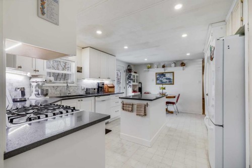 240 Big Hill Circle Se, Airdrie, AB - Indoor Photo Showing Kitchen