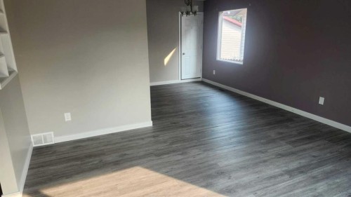 6736 Malvern Road Ne, Calgary, AB - Indoor Photo Showing Other Room