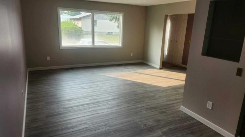 6736 Malvern Road Ne, Calgary, AB - Indoor Photo Showing Other Room