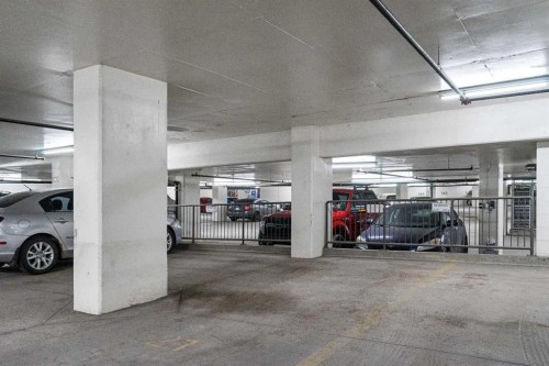 811-30 Brentwood Common Nw, Calgary, AB - Indoor Photo Showing Garage