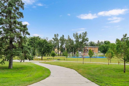 811-30 Brentwood Common Nw, Calgary, AB - Outdoor