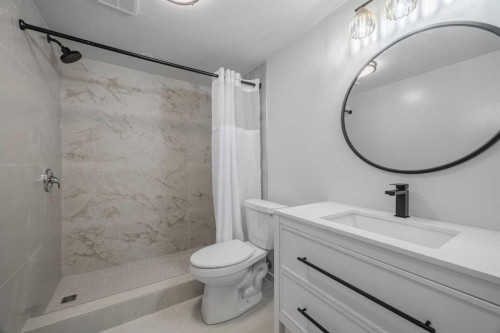 788 Walgrove Boulevard Se, Calgary, AB - Indoor Photo Showing Bathroom