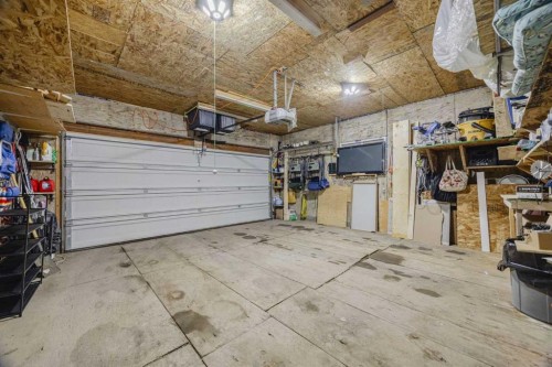 788 Walgrove Boulevard Se, Calgary, AB - Indoor Photo Showing Garage