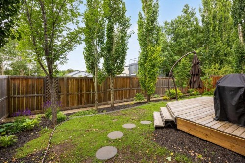 21 Rockford Road Nw, Calgary, AB - Outdoor With Backyard