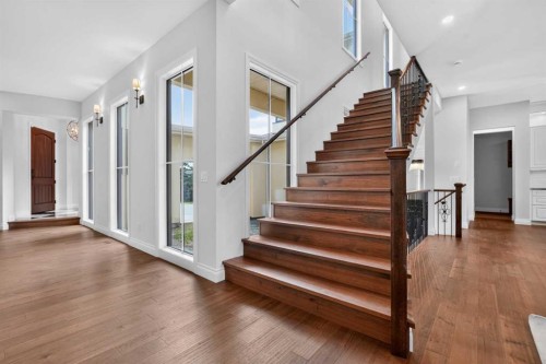 8 Spring Valley Lane Sw, Calgary, AB - Indoor Photo Showing Other Room