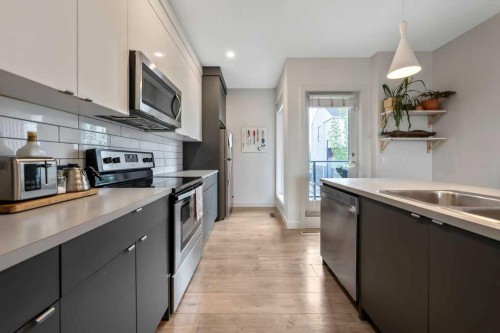 3541 69 Street Nw, Calgary, AB - Indoor Photo Showing Kitchen With Upgraded Kitchen