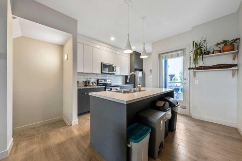 3541 69 Street Nw, Calgary, AB - Indoor Photo Showing Kitchen With Double Sink With Upgraded Kitchen