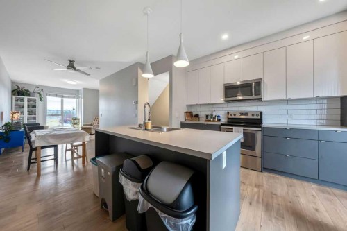 3541 69 Street Nw, Calgary, AB - Indoor Photo Showing Kitchen With Double Sink With Upgraded Kitchen