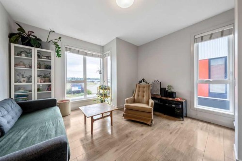 3541 69 Street Nw, Calgary, AB - Indoor Photo Showing Living Room