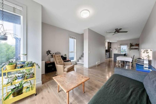 3541 69 Street Nw, Calgary, AB - Indoor Photo Showing Living Room