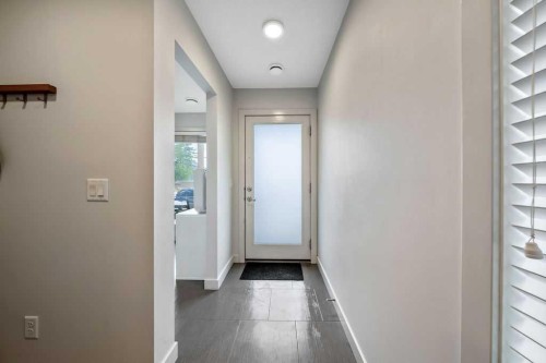 3541 69 Street Nw, Calgary, AB - Indoor Photo Showing Other Room