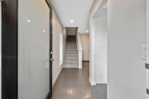 3541 69 Street Nw, Calgary, AB - Indoor Photo Showing Other Room