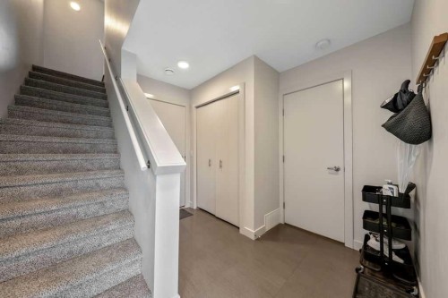 3541 69 Street Nw, Calgary, AB - Indoor Photo Showing Other Room