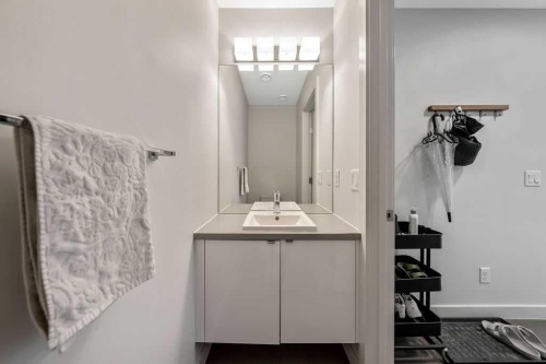 3541 69 Street Nw, Calgary, AB - Indoor Photo Showing Other Room